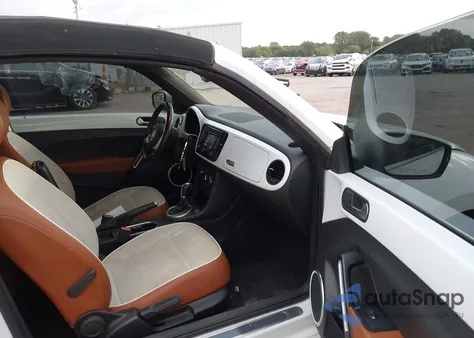 2015 Volkswagen Beetle 1.8T Classic из США, поврежденный, VIN 3VW517ATXFM810985